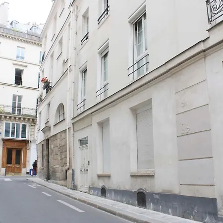 Charming And Bright In The Heart Of Paris