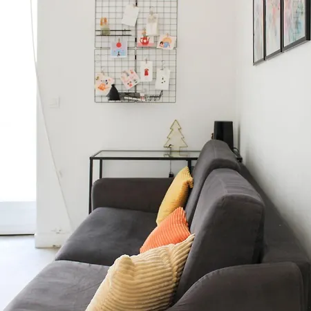 Charming And Bright In The Heart Of Apartment *