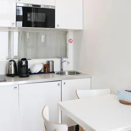 Charming And Bright In The Heart Of * باريس