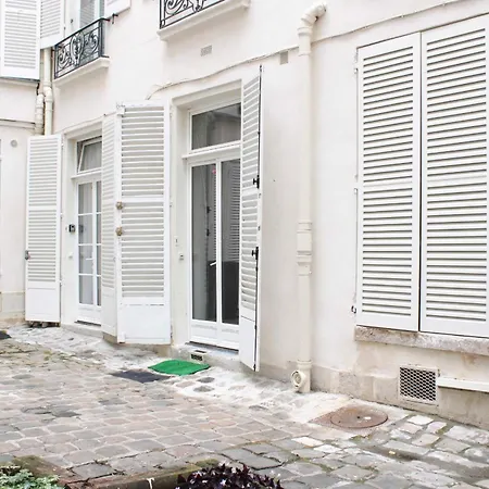 Charming And Bright In The Heart Of Apartment Paris