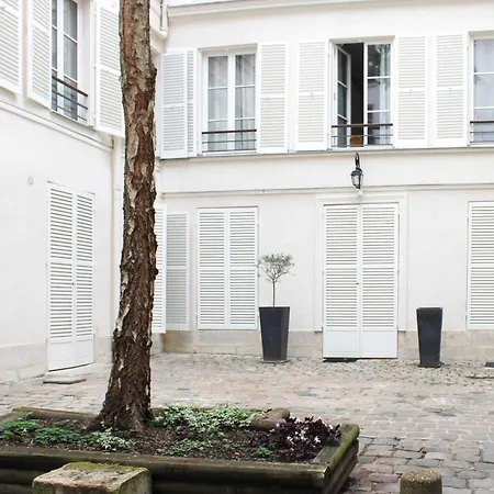 Apartman Charming And Bright In The Heart Of